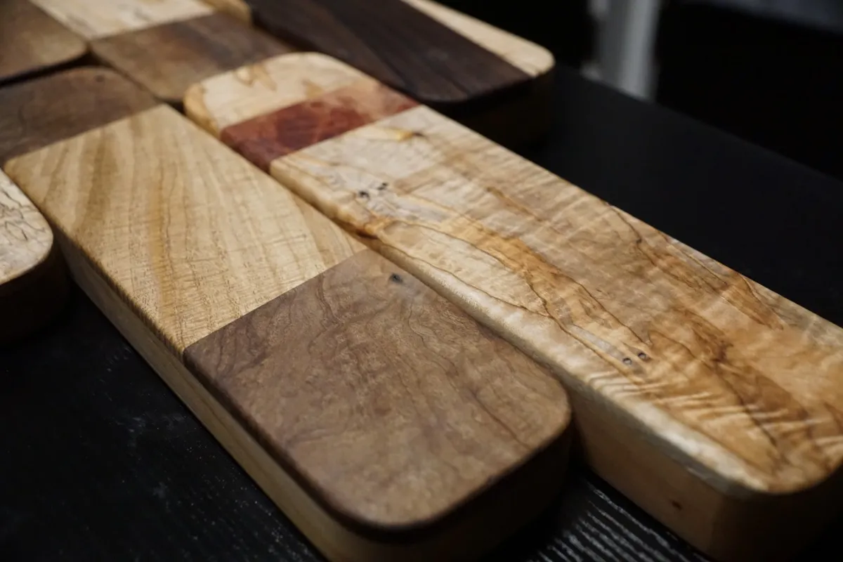 Side profile of stacked clappers showing their full thickness